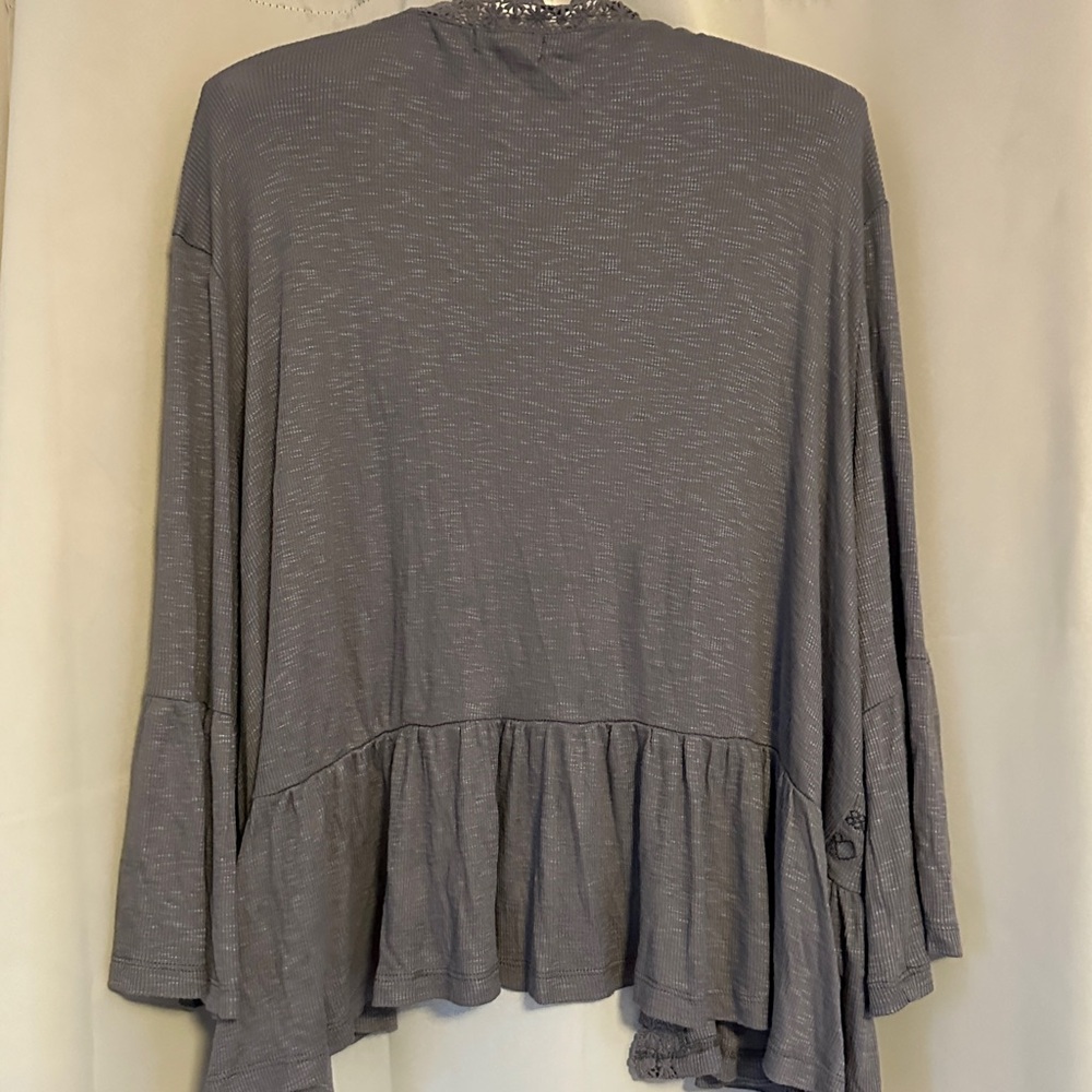Eyeshadow Open Front Cardigan • Bell Sleeves • Grey w/ Black Floral Embroidery - Picture 5 of 14